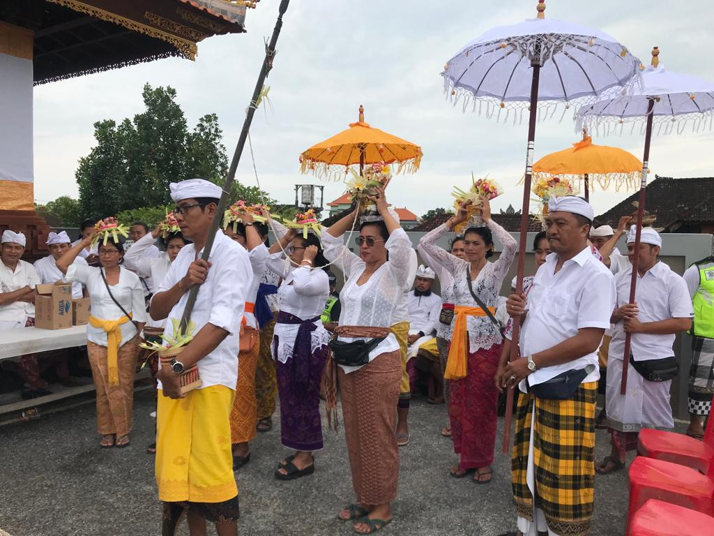 Upacara Melaspas lan Mecaru Balai Banjar Lebak